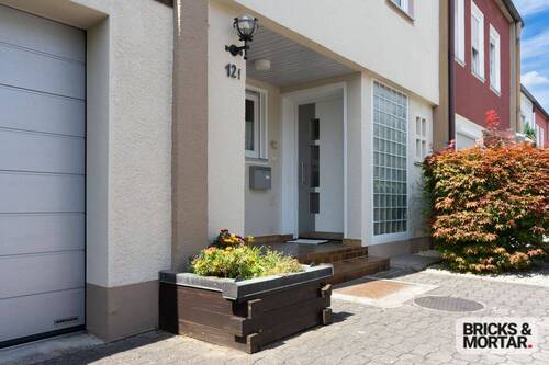 Außenansicht - 5 Zimmer Reihenendhaus zum Kaufen in Augsburg