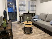 Bild 1 - StadtmitteInnenstadt - Modernes voll möbliertes Apartment Studio mit WiFi, neuer Küche & Balkon
