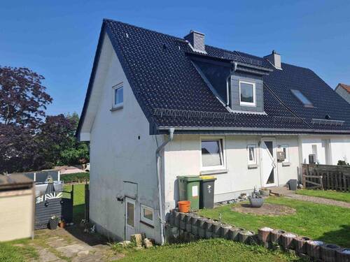Die Nordwest-Ansicht der Immobilie - 4 Zimmer Doppelhaushälfte zum Kaufen in Schleswig