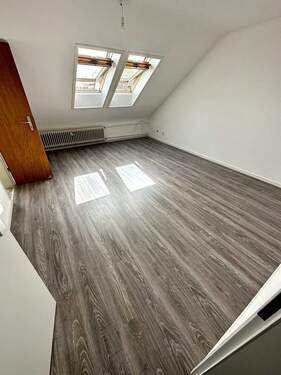 Helles Zimmer - Nettes Apartment im DG....Uni-Nähe...provisionsfrei