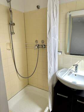Duschbad mit Tageslicht - 1 Zimmer Etagenwohnung in Mainz