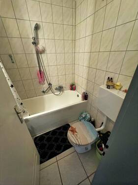 Bad - 3 Zimmer Mehrfamilienhaus, Wohnhaus in Singen