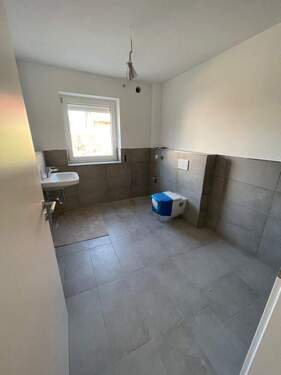 Badezimmer.jpeg - 3 Zimmer Etagenwohnung zur Miete in Wiesentheid