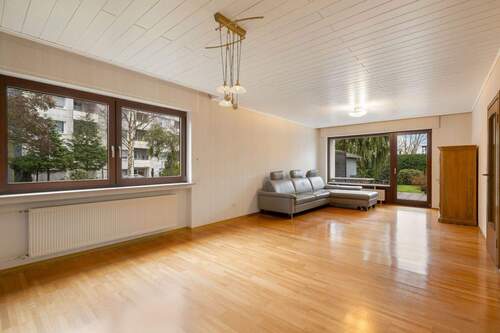 Ausgang zur Terrasse - 4 Zimmer Reihenendhaus in Schwalbach am Taunus