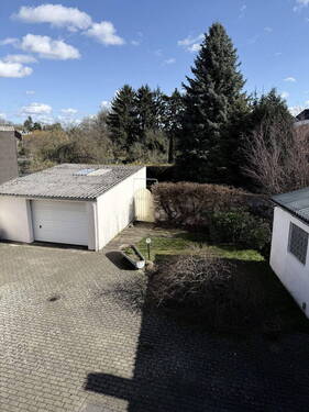Innenhof und Garage - 