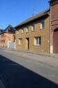 Vorderansicht - Einfamilienhaus mit starkem Potenzial