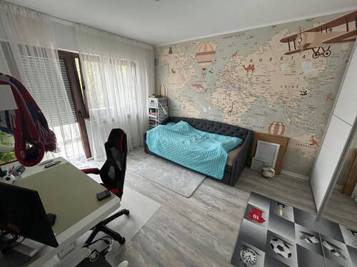OG Zimmer mit Zugang Balkon - 
