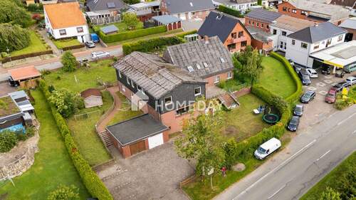 Außenansicht Drohne 7 - Gepflegtes Mehrfamilienhaus mit 3 Wohneinheiten und zusätzlichem Ausbaupotenzial
