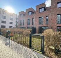 FAMILIEN AUFGEPASST: Modernes Reihenhaus mit 4,5 Zimmern, 2 Bädern, EBK, Terrasse, Keller u.v.m. in Hannover
