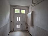 Hauseingangstür, Hausflur, Zählerschrank - 