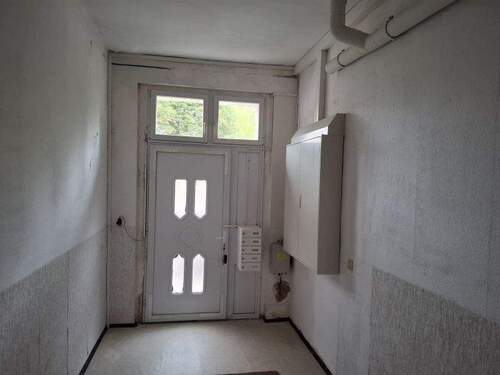Hauseingangstür, Hausflur, Zählerschrank - 