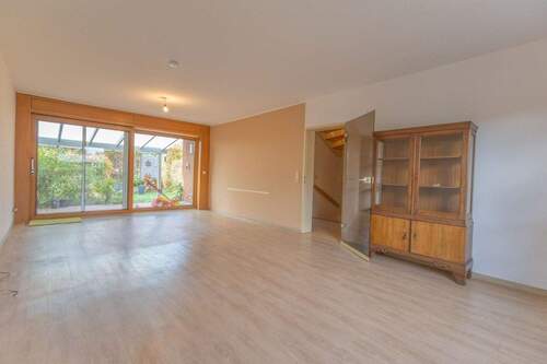 großes Wohn-Esszimmer mit Zugang zur Terrasse - 