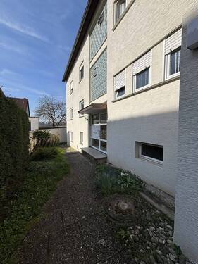 Hauseingang - 3 Zimmer Etagenwohnung zur Miete in Ludwigsburg / Poppenweiler