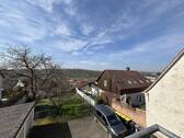 Aussicht Balkon - Etagenwohnung mit 79,40 m&sup2; in Ludwigsburg / Poppenweiler zur Miete