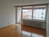 Wohnzimmer / Balkon - 2,5 Zimmerwohnung Fürth Südst. Nähe Finanzamt