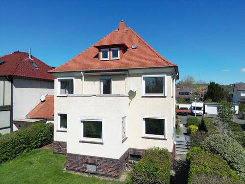 Rückansicht - Architektonischer Klassiker mit großem Potenzial - Ihr neues Familienidyll im Kaffeemühlen-Stil in Kassel-Harleshausen