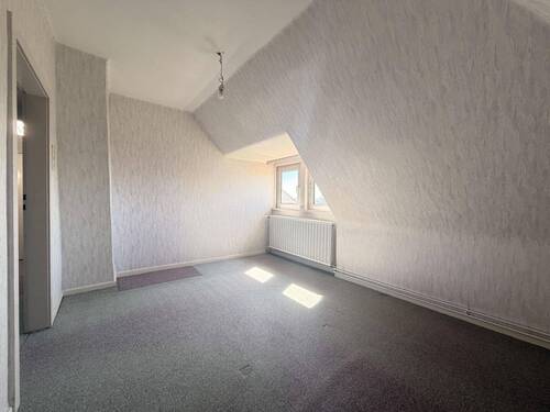 Zimmer im Dachgeschoss - 