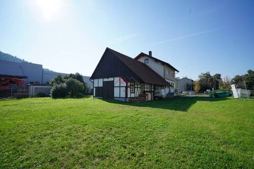 Nordwestansicht Grundstück Gebäude - 6 Zimmer Mehrfamilienhaus, Wohnhaus in Tuttlingen