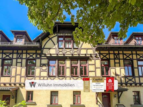 Frontalansicht - Lichtdurchflutete Etagenwohnung im historischen Landhaus 