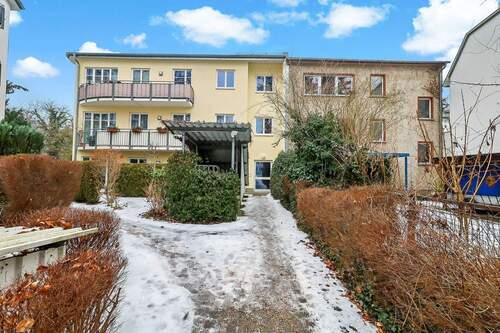 Hauseingang - 2 Zimmer Etagenwohnung zum Kaufen in Berlin