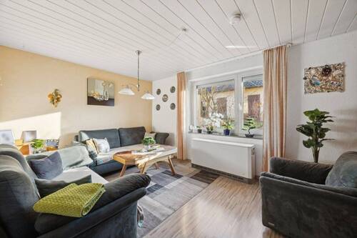 Wohnzimmer (EG) - 8 Zimmer Mehrfamilienhaus, Wohnhaus in Großbottwar / Hof