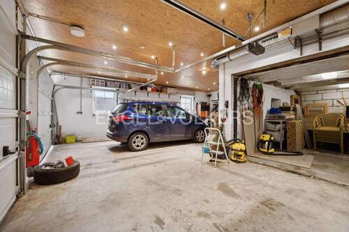 Garage - 