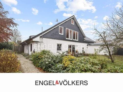 Titel mit Logo_Hintergrundbild dorfstraße 45 - Großzügig wohnen auf großem Grundstück