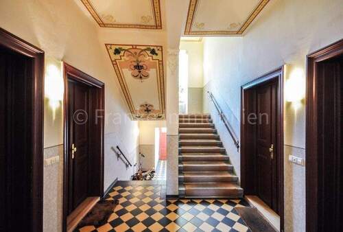 Treppenhaus - 3 Zimmer Etagenwohnung in Dresden