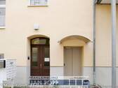 Hauseingang und Liftzugang - 