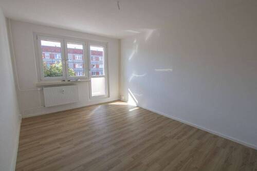 Wohnzimmer - Schöne, kleine 2-Raumwohnung mit Balkon.