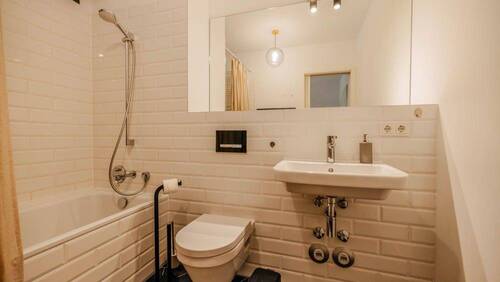 Badezimmer (4).jpg - Etagenwohnung mit 43,10 m² in Berlin zur Miete