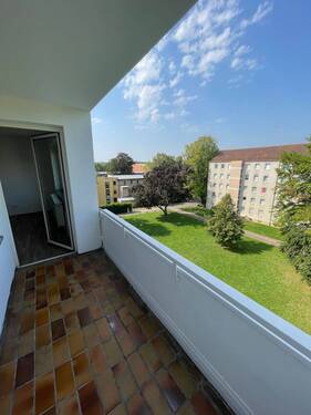 Balkon - Wir schenken Ihnen eine volle Grundmiete! Schicke 3-Zimmer-Wohnung im 4. OG - kein Aufzug!