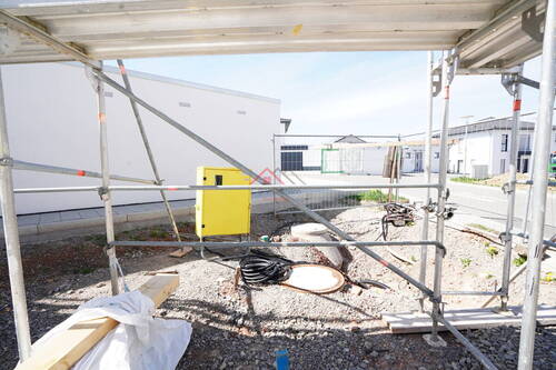 Platz für 2 Stellplätze n eben der Garage - 