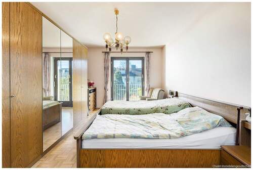 Schlafzimmer mit Zugang zu dem Balkon - 