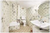 Badezimmer im Dachgeschoss - 