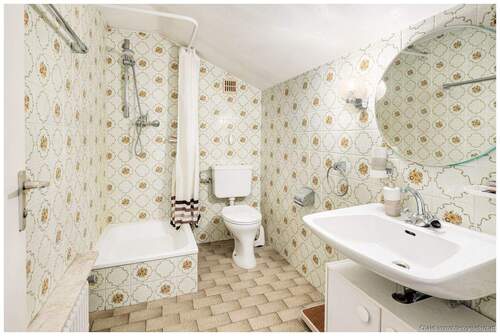 Badezimmer im Dachgeschoss - 