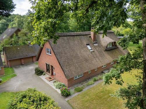Titelbild - Reetgedecktes Einfamilienhaus mit viel Platz und Historie