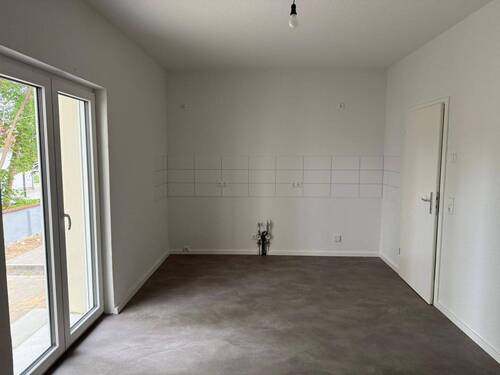 Wohnküche_Küchenzeile - 2 Zimmer Terrassenwohnung zur Miete in Weinböhla