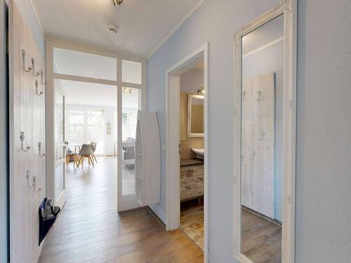 heller Flur-/Eingangsbereich - 2 Zimmer Etagenwohnung in Prerow