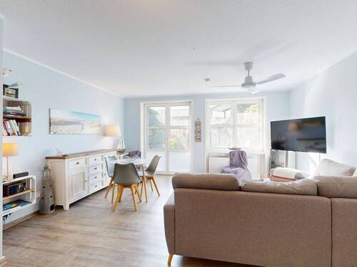 Blick in den Wohn-Essbereich - Etagenwohnung mit 46,00 m&sup2; in Prerow zum Kaufen