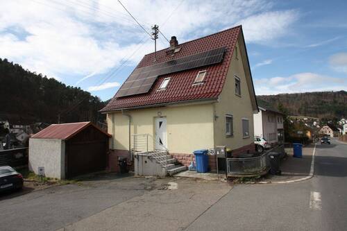 Außenansicht - Ausbaufähiges Einfamilienwohnhaus braucht Handwerker