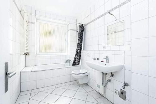 Badezimmer - Etagenwohnung mit 40,60 m&sup2; in Hamburg zum Kaufen