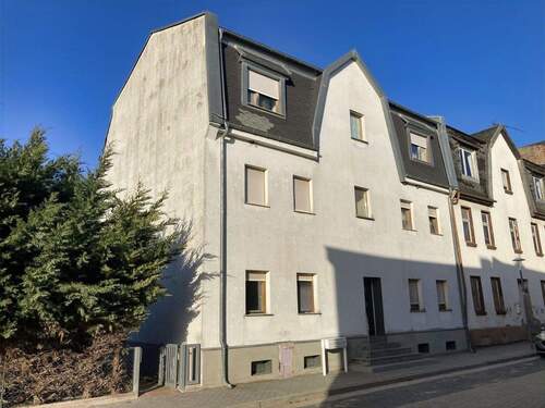 Hausansicht - Stabile Investition: Gepflegtes Mehrfamilienhaus mit Gemeinschaftsflächen !