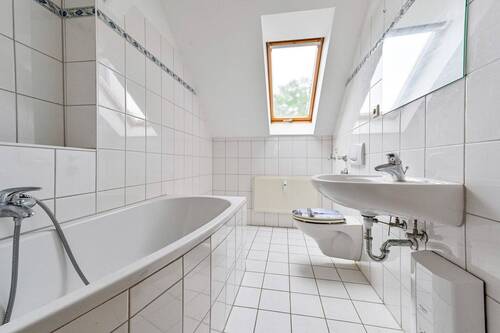 Tageslichtbad mit Wanne - 