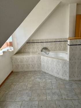 Eckbadewanne im DG - 