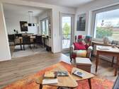 Wohnzimmer mit Zugang zur Terrasse - 2 Zimmer Terrassenwohnung in Erbach