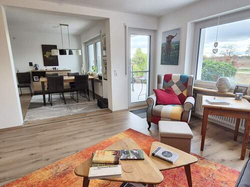 Wohnzimmer mit Zugang zur Terrasse - 2 Zimmer Terrassenwohnung in Erbach