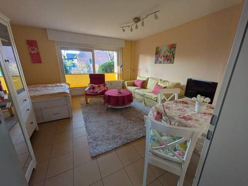 Blick in den Wohnbereich - 2 Wohnungen, 1 Preis - 168.000,00&nbsp;EUR Kaufpreis, ca.&nbsp; 66,00&nbsp;m&sup2;&nbsp;Wohnfl&auml;che