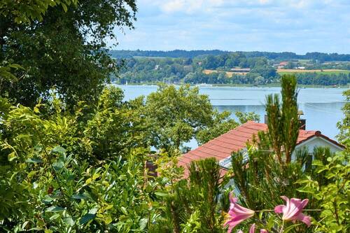 Bild 1 - Privates Paradies mit Seeblick - Villenhälfte mit Charme, Stil und Lebensqualität