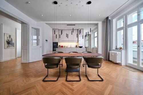 Koch- und Essbereich mit Balkon - 5 Zimmer Etagenwohnung zum Kaufen in Berlin